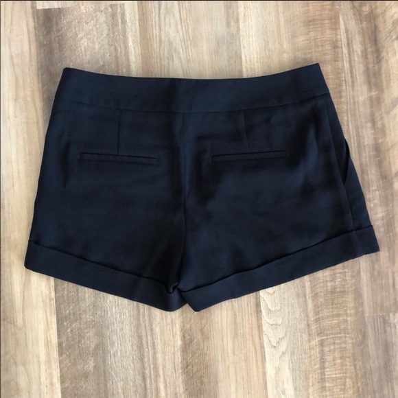 Elegant Shorts - Picture 2 of 3